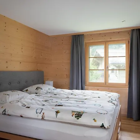 Delightfully Presented Flat With Amazing Views Gsteig