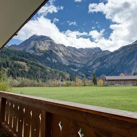 Delightfully Presented Flat With Amazing Views * Gsteig