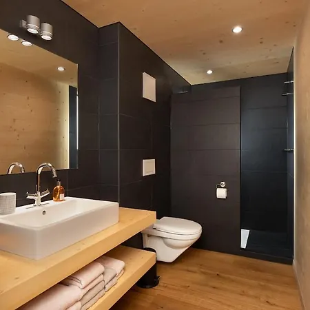 Delightfully Presented Flat With Amazing Views Gsteig
