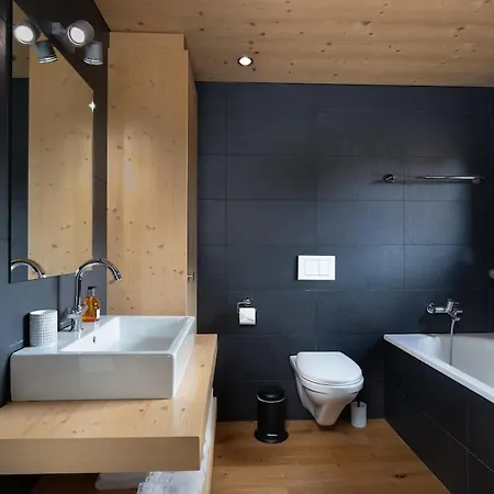 Delightfully Presented Flat With Amazing Views *
