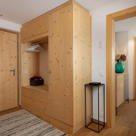Delightfully Presented Flat With Amazing Views Apartment
